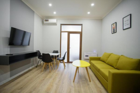 Colourful One-BDR apt Perfectly Located